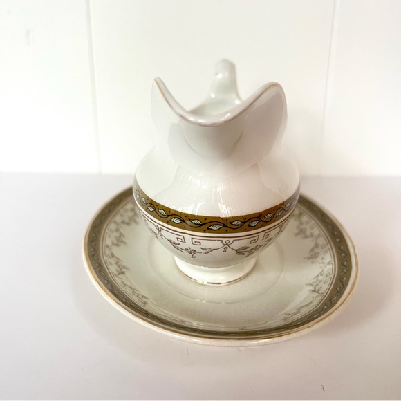 Vintage Gravy Boat & Tray - Picture 3 of 15
